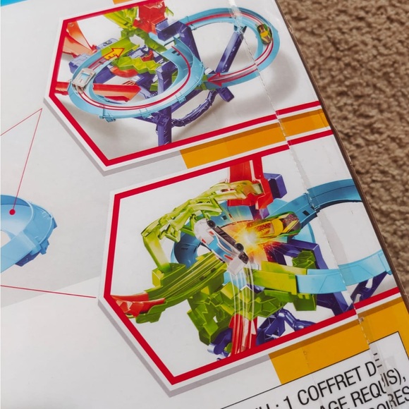 Hot Wheels Stunt Tracks Mid-Air Crash Playset New open box - Picture 4 of 5